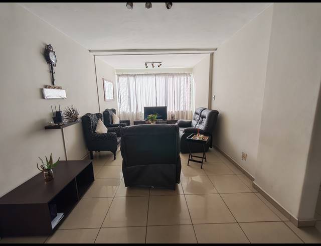 2 BEDROOM APARTMENT FOR SALE IN ESSENWOOD